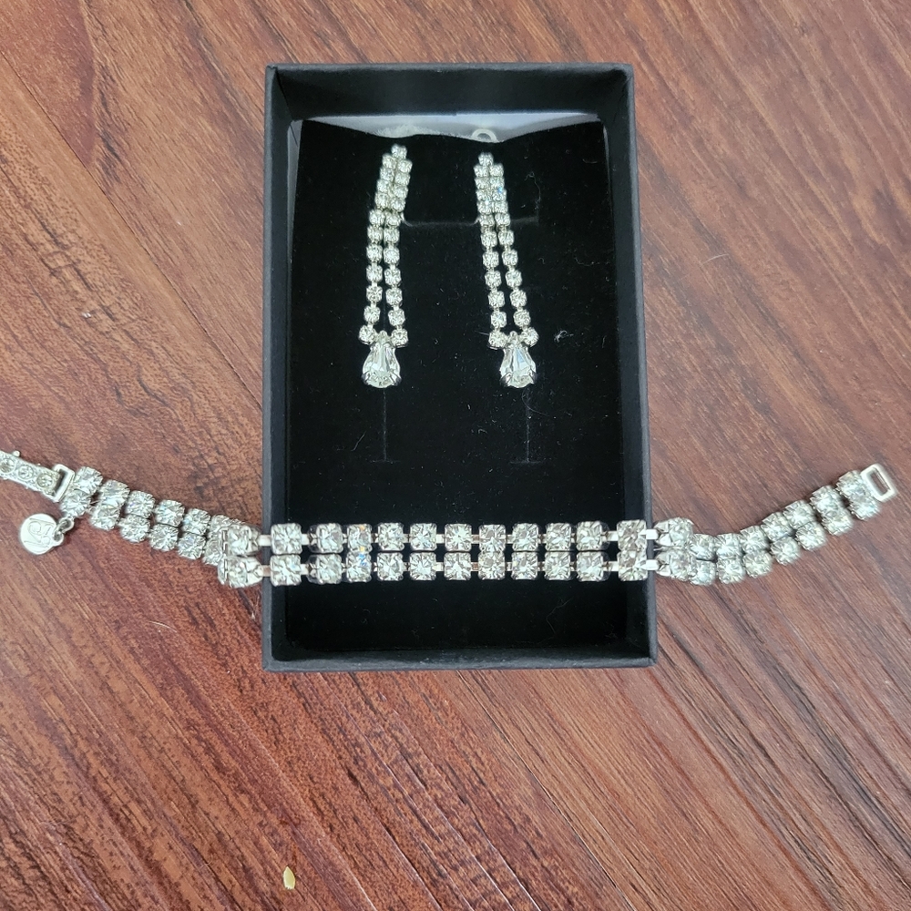 Bracelet & earrings